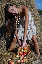 Naked girls 14 exposes her body