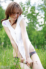 Erotic teens 18 poses outdoors