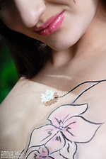 18 year nineteen girls having beauty body art