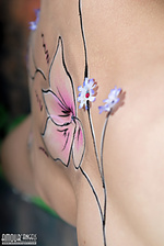 18 year nineteen girls having beauty body art